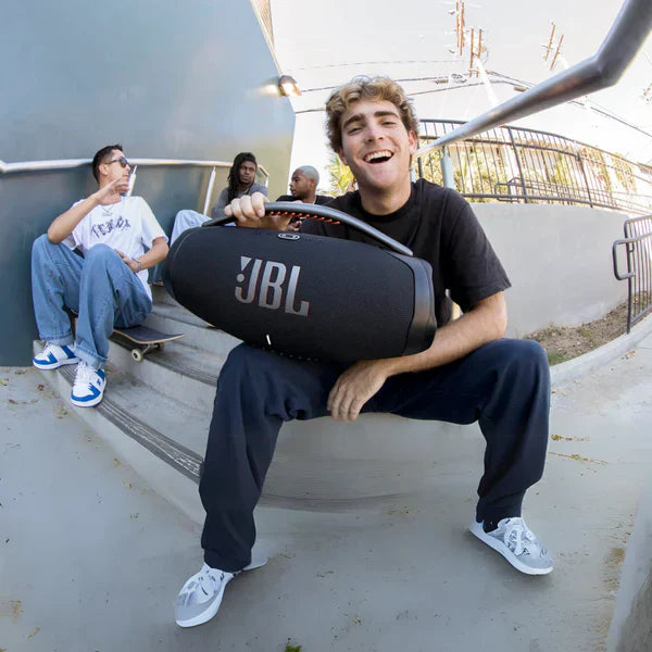 Parlante Boombox 3 y Regalo Clip 5 - Potencia al maximo